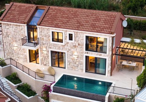 Met trots presenteren wij een nieuwe, luxe villa in het hart van het pittoreske Slano, niet ver van Dubrovnik. Deze weelderige villa is voltooid in 2023 en biedt uitzonderlijke voorzieningen en een spectaculair uitzicht, waardoor de perfecte oase van...