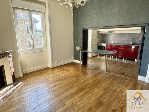 Appartement 3 pièces d'environ 61 m2 situé au 2ème et dernier étage d'un petit immeuble situé dans le quartier d'Arsonval, proche du centre ville à pied. Il se compose d'une entrée desservant une cuisine équipée semie ouverte sur salon, 2 chambres, u...