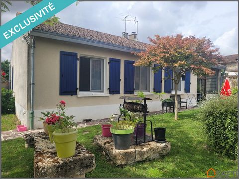 Je vous propose à la vente cette charmante propriété située en plein bourg de Massognes, village situé entre Thénezay et Mirebeau. La maison principale de plain pied se décompose de la façon suivante: véranda, cuisine aménagée et équipée, séjour, 3 c...