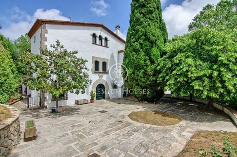 Nella regione del Maresme, a 35 minuti da Barcellona, vi proponiamo questo bellissimo casale, restaurato in modo impeccabile, immerso nella natura, nella piccola città di Orrius, che si trova tra le città di Cabrils, Vilassar de Dalt, Argentona e La ...