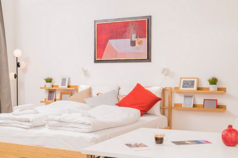 Feel at home in our modern, charming apartment in the 5th district of Vienna. With a living space of 32 square meters, the stylish and lovingly decorated apartment offers space for up to 2 guests, with a comfortable double bed. The fully-equipped kit...