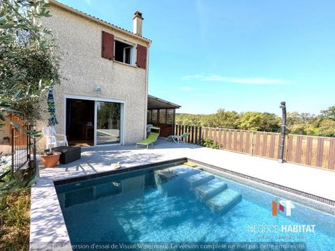 Proche d'Anduze Découvrez cette villa exceptionnelle à Lézan, nichée au fond d’une impasse dans un environnement résidentiel calme. Sur une parcelle de 1382 m2, cette maison de 136 m2, bien entretenue offre tout le confort dont vous pourriez rêver.  ...