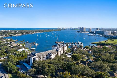 Ervaar het beste van het leven aan de kust in dit prachtig bijgewerkte appartement met 2 slaapkamers en 2 badkamers aan het water in North Palm Beach. Geniet van een prachtig uitzicht op de Intracoastal Waterway en het sprankelende gemeenschappelijke...