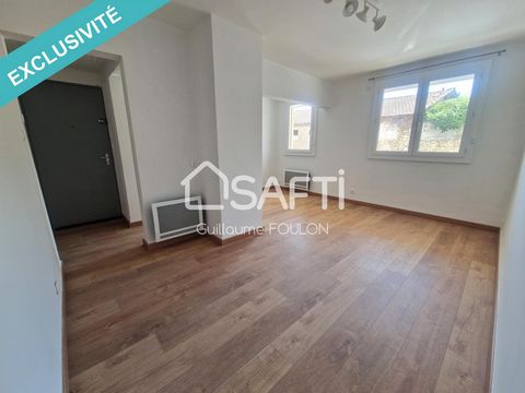 Situé dans un environnement calme, cet appartement bénéficie d’une proximité immédiate avec les commerces, offrant un cadre de vie pratique et agréable. Profitez d’une cour privative d’environ 48m² accessible depuis les trois chambres, idéale pour de...