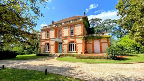 Bien sûr, voici l'annonce corrigée sans astérisques : --- Magnifique Maison de Maître du 19ème Siècle  Montauban, Sud-Ouest de la France Alexandre Liachenko a le plaisir de vous présenter cette superbe propriété de 403 m² entièrement rénovée, idéale...