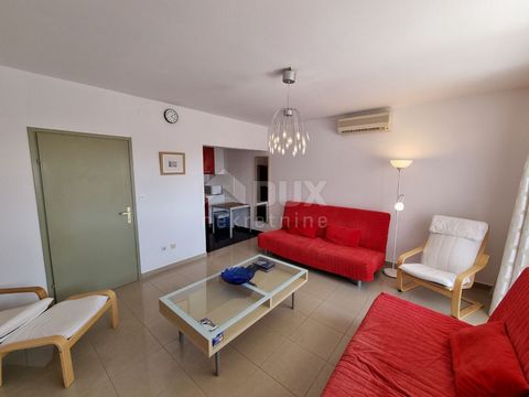 Location: Istarska županija, Poreč, Poreč. ISTRIA, POREČ - Apartment on the 1st floor near the sea The city of Poreč, one of the most beautiful pearls of the Adriatic Sea, is located on the west coast of Istria. On the relatively small peninsula area...