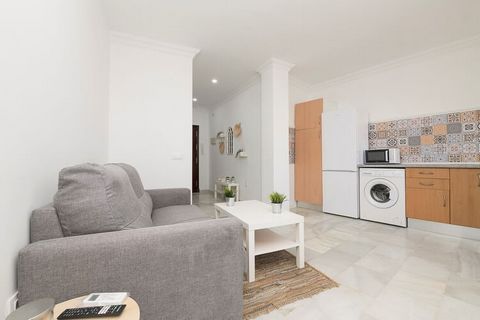 Ce confortable appartement situé au deuxième étage d'un immeuble avec ascenseur offre une vue magnifique sur la rivière Iro depuis son charmant balcon. Chiclana de la Frontera est une ville pittoresque de la province de Cadix. Entourée de vastes plag...