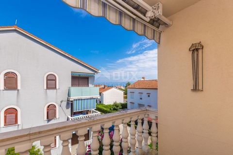 Location: Primorsko-goranska županija, Malinska-Dubašnica, Malinska. Isola di Krk, Malinska - Appartamento con 2 camere da letto con vista e vicino al mare Bellissimo appartamento su due piani con vista mare, situato in un'ottima posizione, a pochi m...