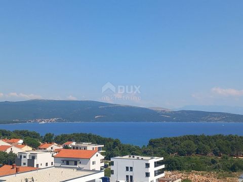 Location: Primorsko-goranska županija, Krk, Krk. City of Krk - Luxury apartment on the ground floor This beautiful two-story apartment with a view of the sea and a swimming pool is located about 600 meters from the sea. It has about 113 m2 of closed ...