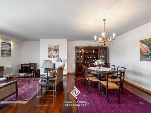 Luxurious 4 bedroom apartment with 2 suites at El Corte Inglês in Vila Nova de Gaia We present an exclusive T4 apartment with generous areas, located in a prestigious development of superior quality, on the emblematic Avenida da República. With only ...