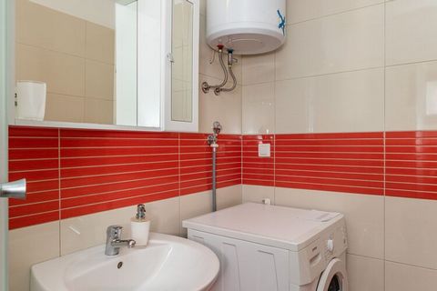 Apartamenty Franka znajdują się w Gruž, uroczej okolicy, która jest najlepszym wyborem, jeśli chcesz spędzić wakacje w ciszy i spokoju, z dala od miejskiego zgiełku, a także mieć w pobliżu wszystko, czego potrzebujesz podczas wakacji. Obiekt oferuje ...