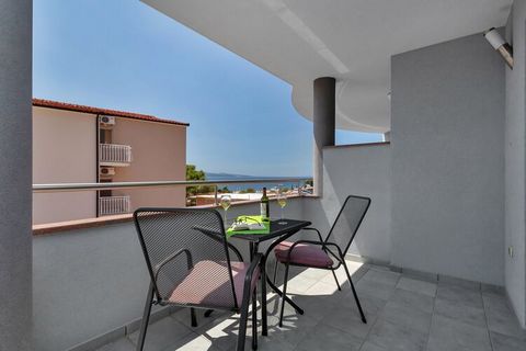 Apartments Villa Juric are located in a small town called Baška Voda, only 12 km from Makarska. Common BBQ grill as well as an outdoor dining area are at your disposal. All the units have a private furnished balcony. Free private parking is provided,...