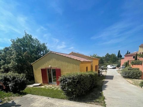 Bernard BIZET votre conseiller immobilier CAPIFRANCE vous propose en EXCLUSIVITÉ : Située dans le village très recherché de Roussillon, au cur du Luberon, cette charmante maison de 54 m² de plain-pied est un véritable havre de paix. À seulement quelq...