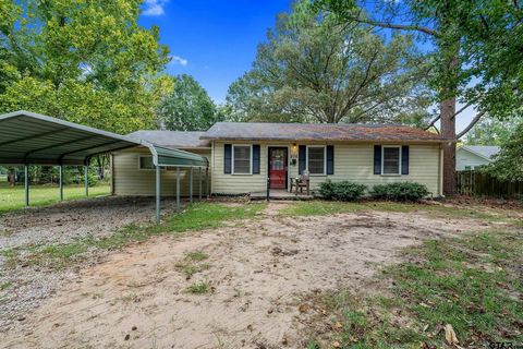 Charming 3-bedroom, 1-bathroom home situated on a large, shaded lot with beautiful mature trees in Bullard. The recently updated kitchen features stunning granite countertops, island with breakfast bar, custom cabinetry, and modern finishes, making i...