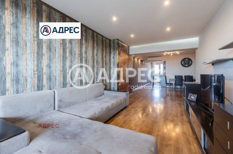 Appartement de deux chambres dans le quartier de Varna. Cinéma d’été Trakia. La propriété a une grande superficie et se compose d’un salon avec une salle à manger et une cuisine, deux chambres, deux salles de bains, deux terrasses, une cave et un hal...