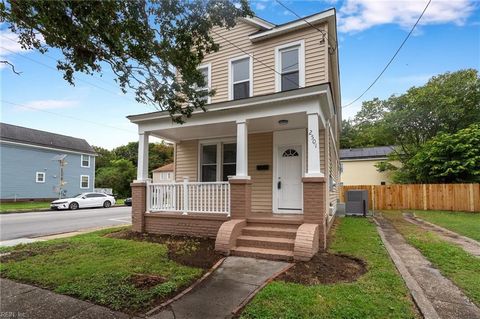 Willkommen in einem aktualisierten Zuhause mit historischem Ambiente in Norfolk! Dieses 2-stöckige Haus mit 4 Schlafzimmern und 2 Bädern und 1.791 Quadratmetern Wohnfläche wurde komplett renoviert! Viele Funktionen wurden aktualisiert, mit brandneuen...