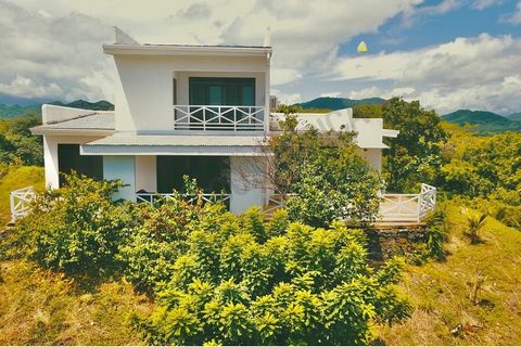 Een indrukwekkend pand gelegen in Santa Rosa de Tamarindo, op slechts 15 minuten van Playa Tamarindo. Deze mooie en gezellige plek ligt midden in de natuur en biedt een prachtig uitzicht op de bergen en de oceaan. Het onroerend goed genereert momente...