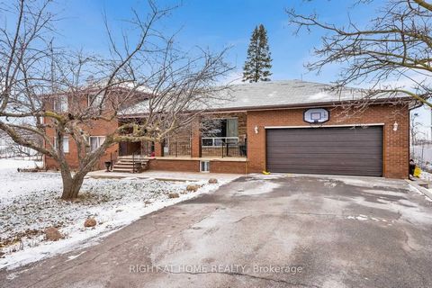 Investors, This One Is A Hot Spot!!! Welcome To Thee Boarder Line Of Rural Oakville, Located Right On The Major Intersection To Oakville's Most Prestigious Neighborhoods! Just Over An Acre Of Land That Is Suitable For Great Development Of Townhomes, ...