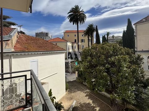 This apartment is ideally located in Cannes, in a central area, just 200 meters from Rue d'Antibes, a sought-after location for its proximity to luxury shops, restaurants, and beaches. Nestled in a quiet neighborhood with no overlooking, it benefits ...