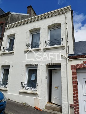 Located in the charming town of Cherbourg-en-Cotentin (50120), this semi-detached town house on 2 floors offers a pleasant living environment in the heart of the town. Close to public transport, it also benefits from appreciable proximity to schools....