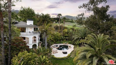 Set at the end of a quiet cul-de-sac in Malibu's exclusive Cavalleri Estates, this beautifully renovated four-bedroom home blends timeless design with resort-style amenities. Surrounded by ocean, canyon, and garden views, the nearly one-acre property...