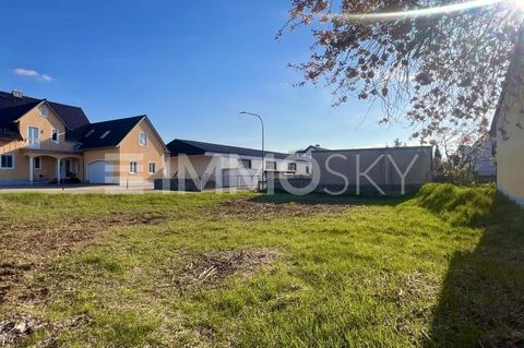 Dieses großzügige Grundstück mit 801m² bietet zahlreiche Möglichkeiten für Ihre Bauvorhaben. Es ist nach Bebauungsplan bebaubar und erlaubt eine flexible Gestaltung. Ob für ein Einfamilienhaus oder ein anderes Projekt hier können Sie Ihre Ideen reali...
