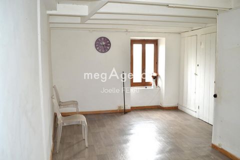 MAISON DE VILLAGE SUR ST DENIS AVEC JARDIN