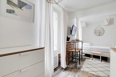 Checkmyguest offers you a charming 18 m² studio apartment, ideally located in the lively Roquette district, in the 11th arrondissement of Paris. This well-equipped address promises unforgettable stays, close to the Atelier des Lumières, a renowned di...