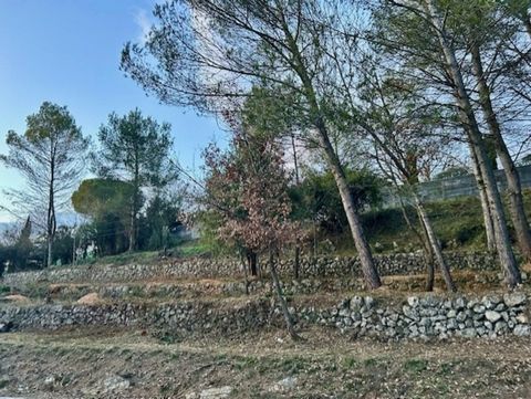 Terrain à vendre PLASCASSIER (06) à 3 minutes du centre de Valbonne avec permis purger pour deux villas jumelées
