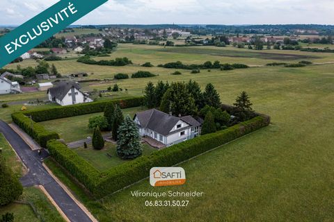 Calme, donnant sur la nature, grand terrain dont une partie constructible. Propriétaire de chevaux