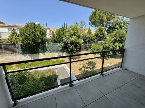 T3 - ST MITRE - TERRASSE - PLACE DE PARKING