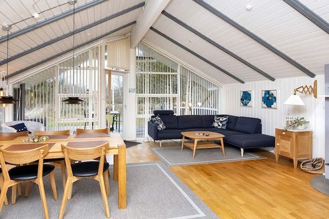 MAX 1 LITTLE DOG - On a small cul-de-sac, this nice cottage is located on a super nice secluded and completely enclosed natural plot with many lovely nooks, wildlife and play opportunities. The cottage in Rindby on Fanø is nicely furnished for 6 peop...