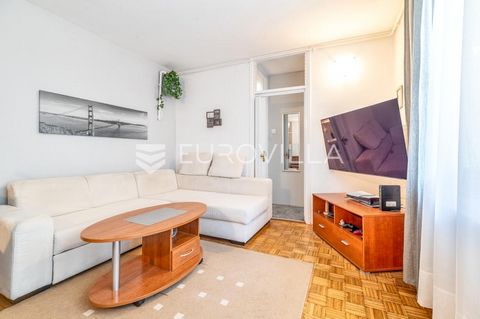 Zagreb, Selčina, functional three-bedroom apartment NKP 53 m2 on the ground floor of an excellently maintained building.It consists of an entrance hall, living room with access to a loggia, kitchen, two bedrooms and a bathroom. It has a storage room....