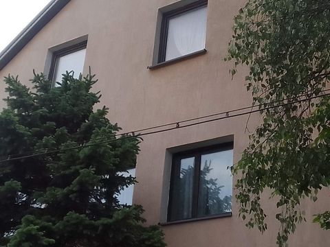 Сдаётся уютная квартира 139 кв. м из 3-х комнат в самом красивом месте города «Верхнее озеро». Дом на две квартиры находится в элитном частном секторе в центре Калининграда. Квартира двухуровневая, занимает 2-й и 3-й этажи. На 2-м этаже кухня с залом...