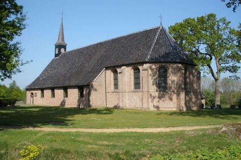 Ruime vakantie aan het water voor gezinnen en vrienden Welkom bij Waterlelie, een charmante villa voor 10 personen, verscholen aan de rustige waterkant van Waterpark Belterwiede. Perfect ontworpen voor verblijven met meerdere generaties, beschikt dez...