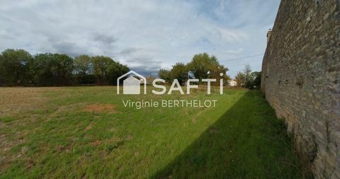 TERRAIN CONSTRUCTIBLE D'ENVIRON 879 M2 A CHAMPBERTRAND!