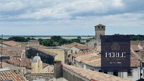 Villeneuve les Maguelone, en centre ville, dans le quartier moyennageux, Maison de charme à rénover totalment, avec à l'étage : 147 m2 habitable environ, très belle hauteur de plafond : + de 3mètres, 4 chambres, Séjour, Salle à manger, cuisine, 2 sal...