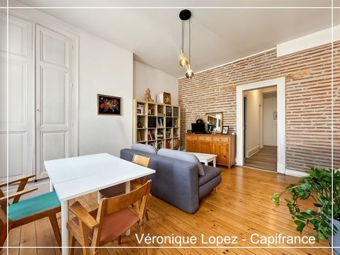 Agen, idéalement situé en hyper centre, à deux pas du parking Carnot, venez découvrir ce bel appartement T3 de 65 m² dans un bel immeuble en pierres
