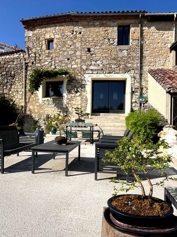 Elégante maison en pierre entièrement restaurée, 4 pièces, au coeur d'un village médiéval (32)