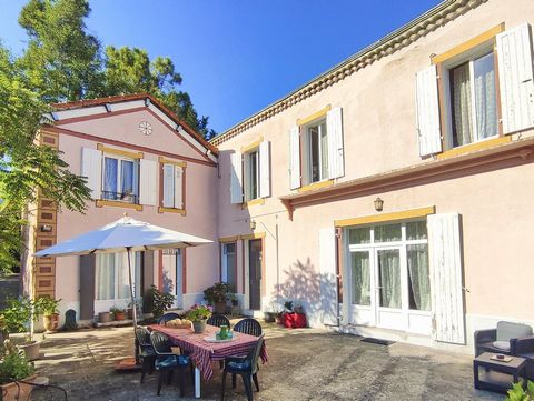 Spacieuse propriété de caractère avec belles vues et piscine