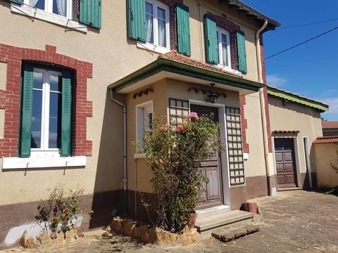 Maison à vendre 5 pièces 102 m² avec terrain de 879m² avec garages PANISSIERES (42)