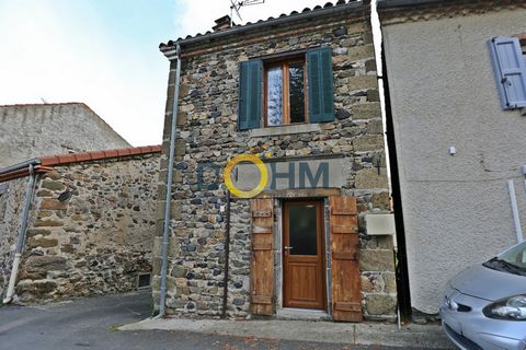 Ideal for a rental investment or a pied-à-terre.   Small village house in Reilhac composed of a living room on the ground floor with kitchen, toilet and shower room. Upstairs, two bedrooms. The property is equipped with double glazing and a heat pump...