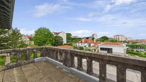 Grand studio + parking au Jardin Public.