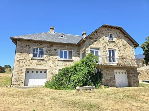 Corps de ferme, 2 maisons, dépendances - Auriac Lagast