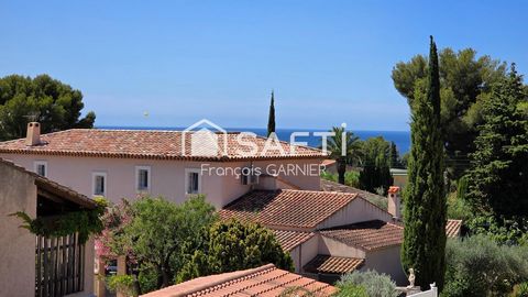 Bandol, Le Capelan, Maison T8 d'env. 247 m² implantée sur 1560 m² de terrain.