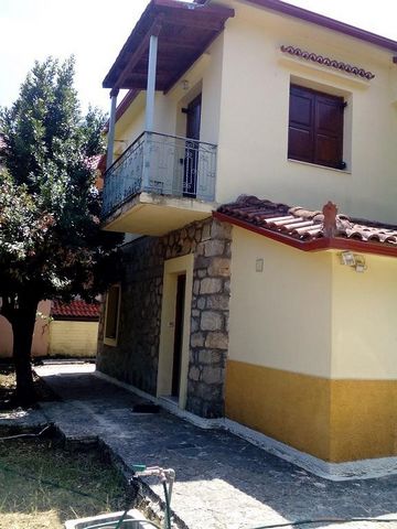 Corinthia, Lafka.For sale a detached house 130 sq.m., ground floor – 1st, bright, 3 bedrooms, built in ’64, 2 bathrooms, stone, furnished, on a plot of 500 sq.m., 2 fireplace, unrestricted view, storage room, private terrace, garden, renovated in 201...