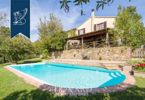 In Grosseto, in the typical setting offered by the Tuscan Maremma, there is situated this property, which is currently up for sale. This estate is momentarily being used as a tourist accommodation facility sprawling over roughly 900 m². This agritour...