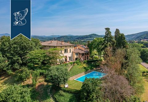 This lovely historical estate for sale in Città di Castello, in the province of Perugia, dates back to the 1600s and was erected on the ruins of a typical Roman Domus of the 1st century. This villa sprawls over roughly 950 m² and comprehends two floo...
