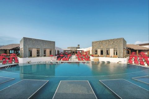 Set in Fuerteventura Origo Mare, the new Pierre & Vacances holiday village on the island of Fuerteventura in the Canaries boasts house and apartment rentals that form an oasis built around swimming pools. Your holiday rental features a ground level t...