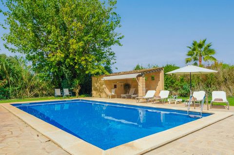 Spectacular country house with private pool in Algaida welcomes 2 + 2 guests. The exteriors of this beautiful country house are ideal to rest during your holidays. The private pool is chlorinated and measures 5 x 10 meters while the depth ranges from...